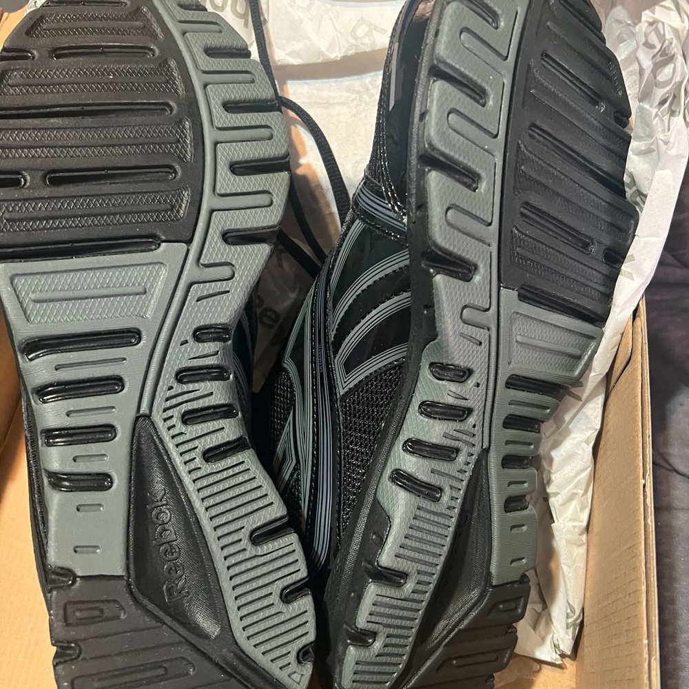 Women Reebok size 11 - Picture 4 of 4
